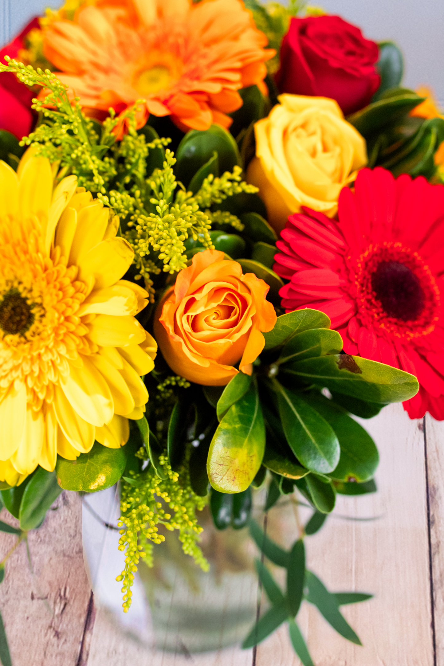 Rumba - Gerbera Amarilla, Rosa Roja y Naranja