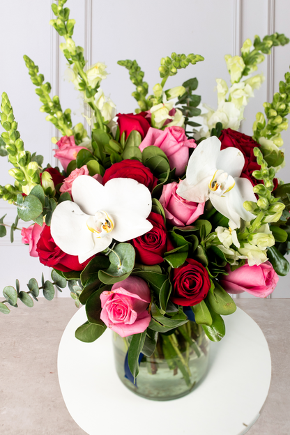 Latido - Arreglo de Rosas Rojas y Rosas con Orquídea
