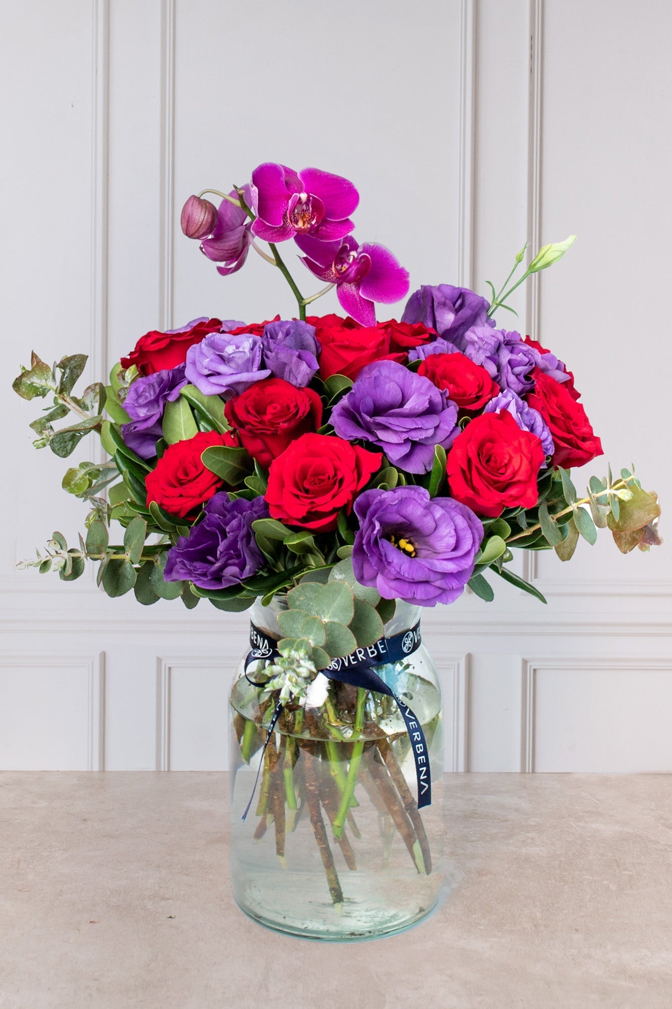 Mora Roja / Rosa Roja, Lisianthus Morado y Orquídea